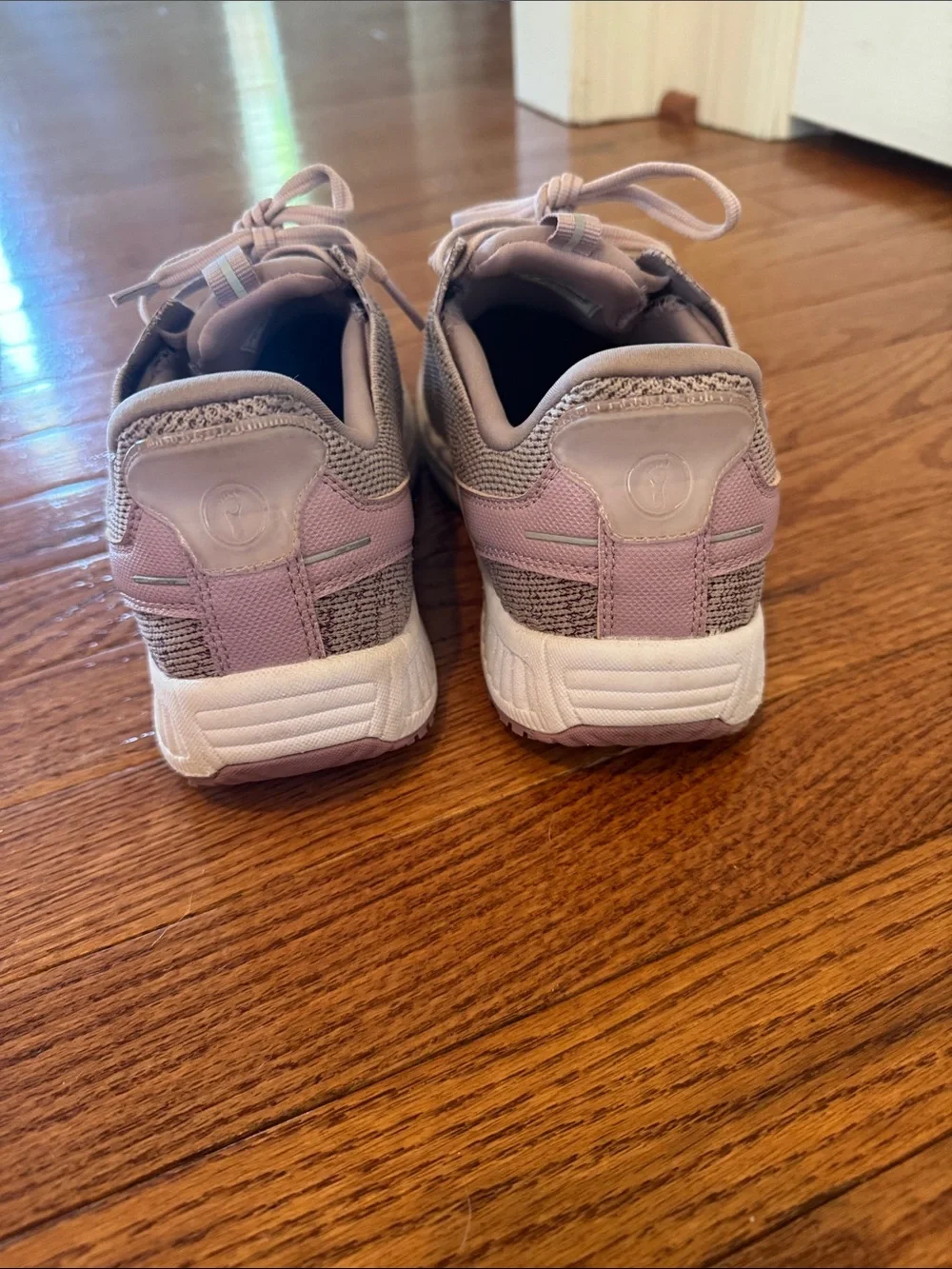 Light Mauve Knit Lace-Up Sneakers orthofeet kita hands free